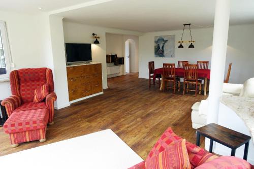 Immenstaad am Bodensee Apartment | Top-Rated Haug's Heimatliebe: Oceanfront & Pet Friendly Stay