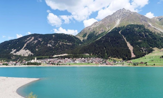 St. Valentin auf der Haide Apartment | Pet-Friendly Haupthaus Schönblick with Spa & Lake Views