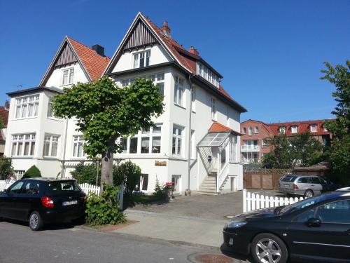 Alt-Travemunde/Ronnau Apartment | Pet-Friendly Stay at Haus Übersee Wohnung Sansibar - 9/10 Rating