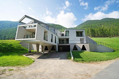 Madonna di Senales Apartment | Discover Pet-Friendly Comfort at Haus 191 for Families