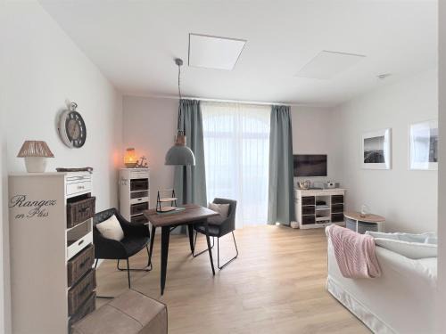 Wangerooge Apartment | Oceanfront Haven: Haus Alexandra - Ferienwohnung Dat Büdche