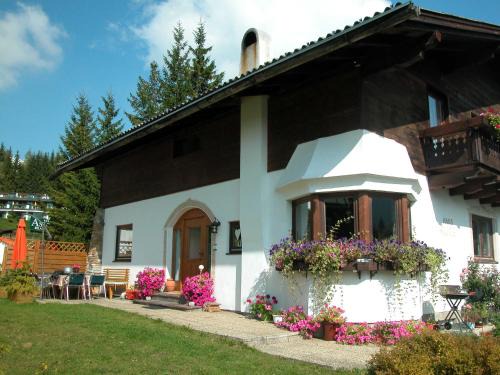 Seefeld in Tirol House | Exceptional Haus Alice: 4-Star Pet-Friendly Retreat