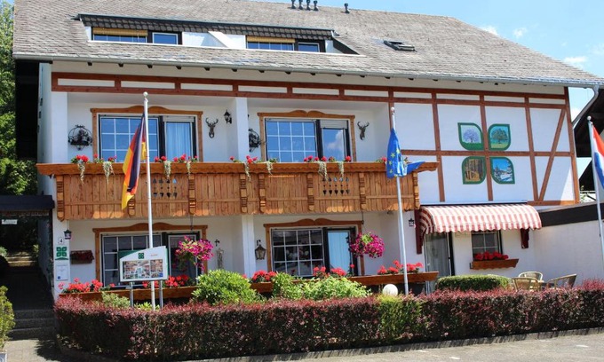 Usseln Apartment | Discover Haus Alle Jahreszeiten: Pet Friendly & 9/10 Rated