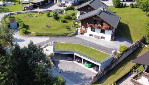 Reith bei Seefeld Apartment | Pet-Friendly Retreat at Haus Almrausch with Hot Tub Amenity