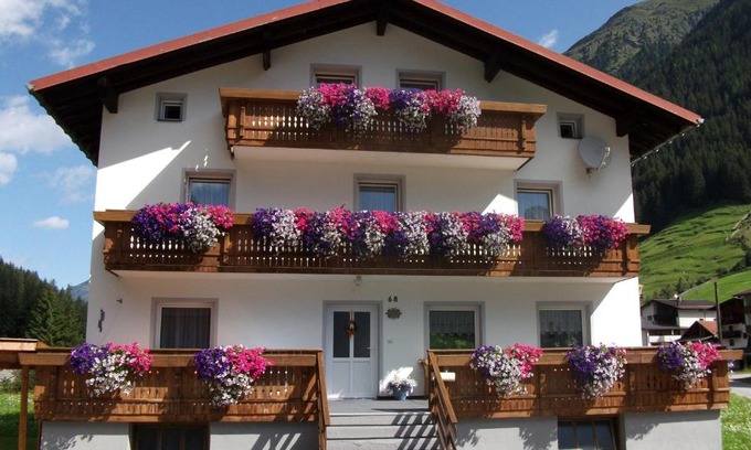 Sankt Leonhard im Pitztal Apartment | Family-Friendly Retreat at Haus Alpenrose with Great Reviews