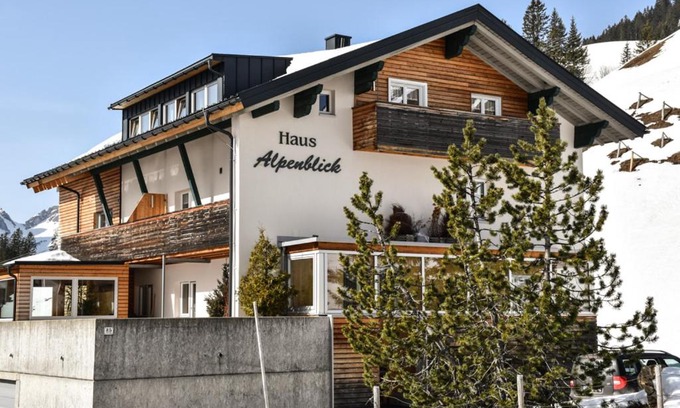Schroecken Apartment | Experience Haus Alpenblick: Pet & Child-Friendly Stay