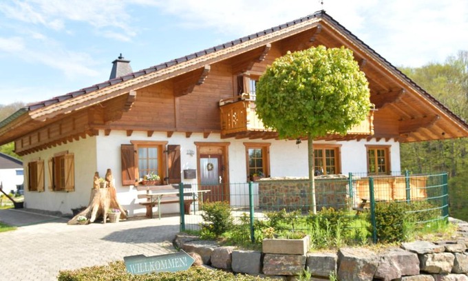 Wermelskirchen Apartment | Discover Haus Alpenrose: Family-Friendly & Rated 9.5/10