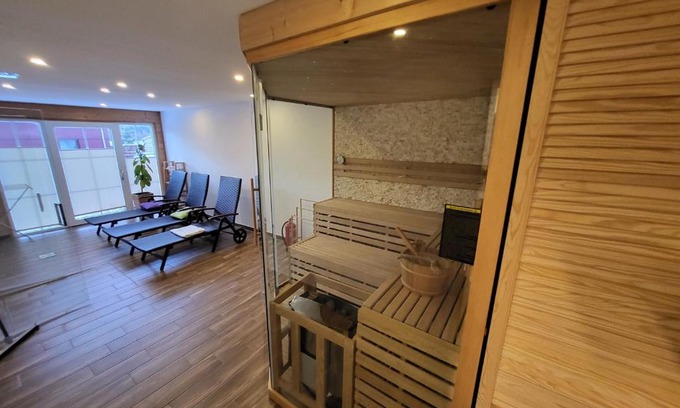 Oberwiesenthal House | Haus am Berg: Spacious Retreat with Sauna Near Ski Slopes