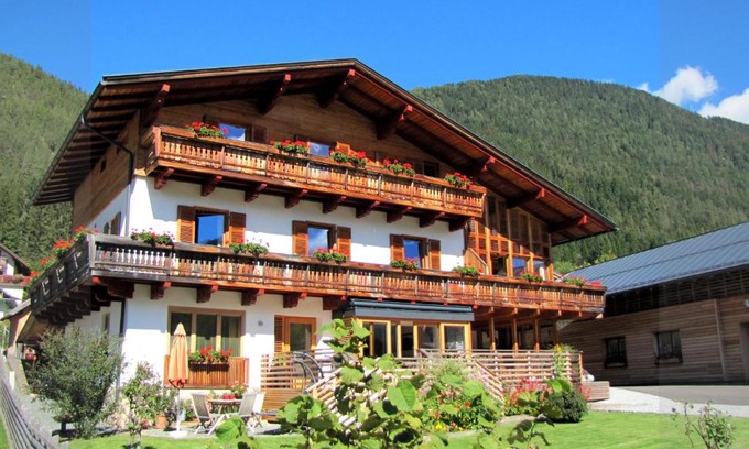 Naggl House | Inviting Haus am Mühlbach with Private Beach & Ocean Views