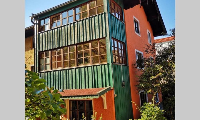 Traunstein House | Welcoming Haus am Mühlbach in Traunsteiner City Center