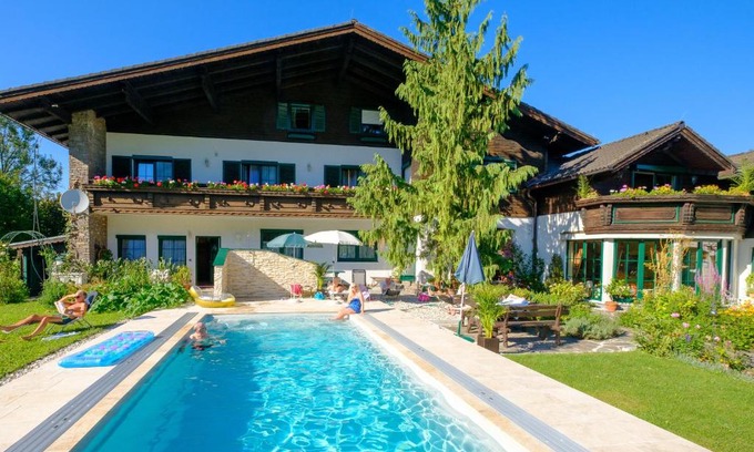 Leopoldskron-Moos Bed & Breakfast | Discover Haus am Moos: Oceanfront Retreat with Pool