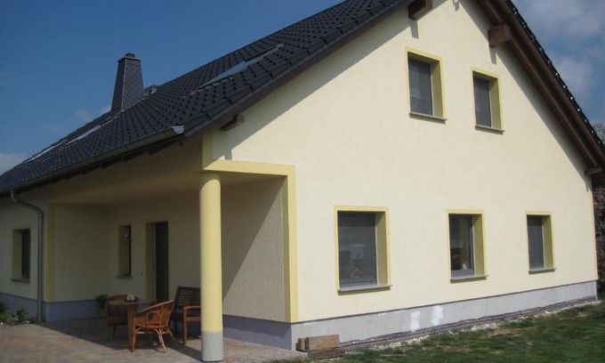 Thallwitz Apartment | Discover Haus am Park: Family-Friendly with Great Amenities