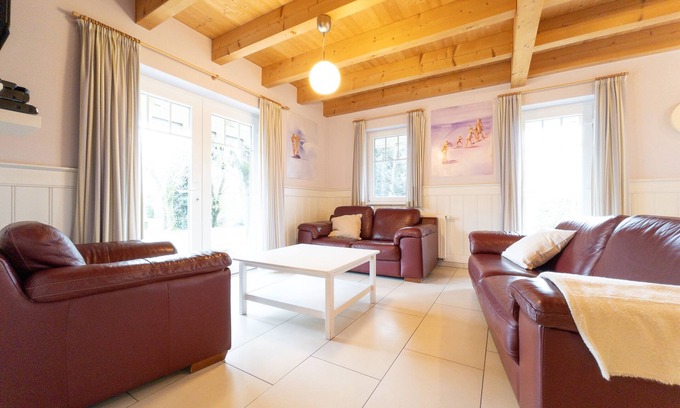 Niederberndorf House | Pet-Friendly Haus am Reitzplatz with Family Amenities
