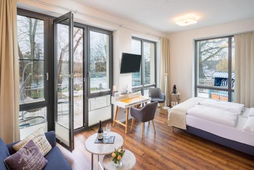 Furstenwalde/Spree Hotel | Discover Haus am Spreebogen: Pet-Friendly Oceanfront Retreat