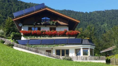 Kufstein Apartment | Scenic Oceanfront Stay at Haus am Waldrand - Rated 9.3/10