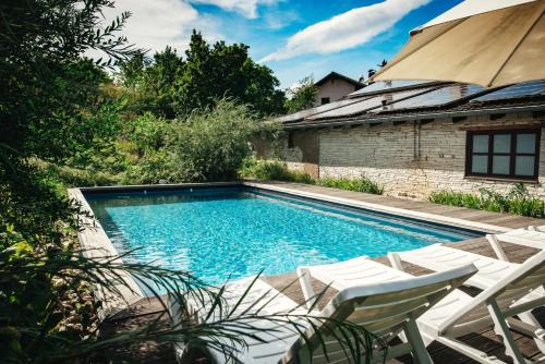 Langenaltheim House | Relax at Haus Archaeopteryx with Private Pool in Nature
