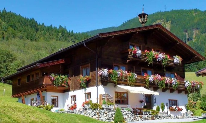 Uttendorf Apartment | Inviting Haus Baumoos: Family-Friendly Retreat Rated 9.2