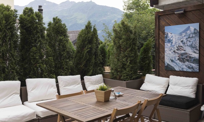 Wengen House | Haus Bel Air: Pet-Friendly Haven with Top-Notch Amenities