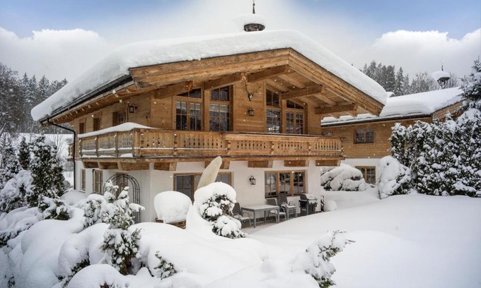 Ellmau House | Elegant Stay at Haus Bella - 4-Star, Pet & Child Friendly
