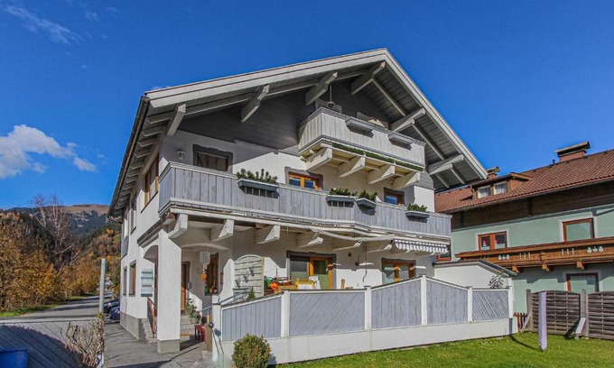 Muhlbach im Pinzgau Apartment | Pet-Friendly Retreat at Haus Bernadette - Rated 8.1/10