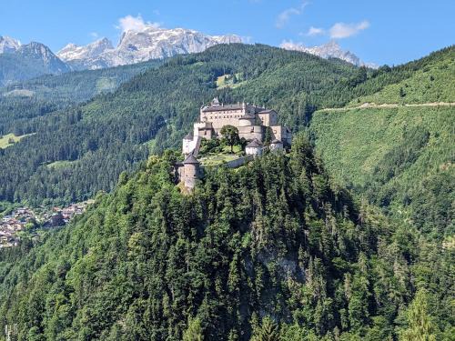 Pfarrwerfen Apartment | Haus Biechl: Scenic Views of Hohenwerfen Castle Await