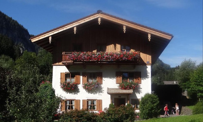 Unken Bed & Breakfast | Family-Friendly Haus Binderschuster with Kitchen Amenities