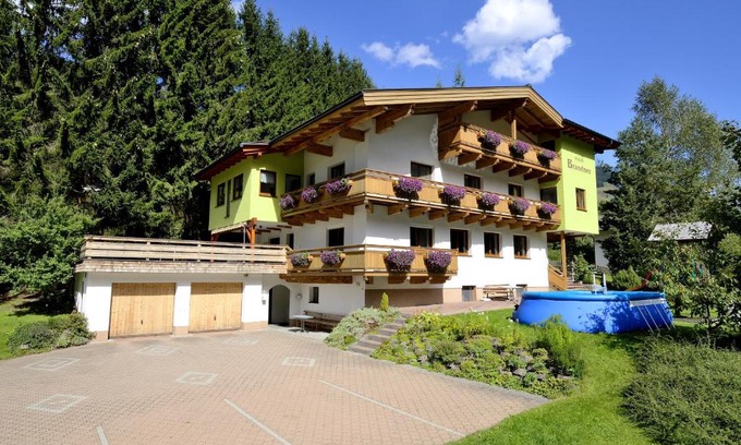Viehhofen Bed & Breakfast | Haus Brandner: Family-Friendly Retreat with Pool & Breakfast