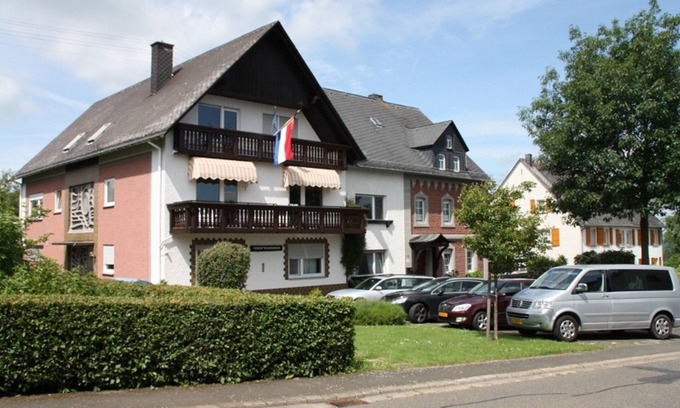 Liesenich Apartment | Family-Friendly Haus Buchholz Apartment with Pool Access