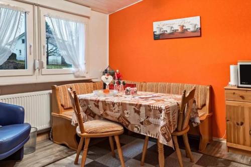 Konstanz-Dingelsdorf Apartment | Inviting Haus der Gemütlichkeit: Family-Friendly Retreat