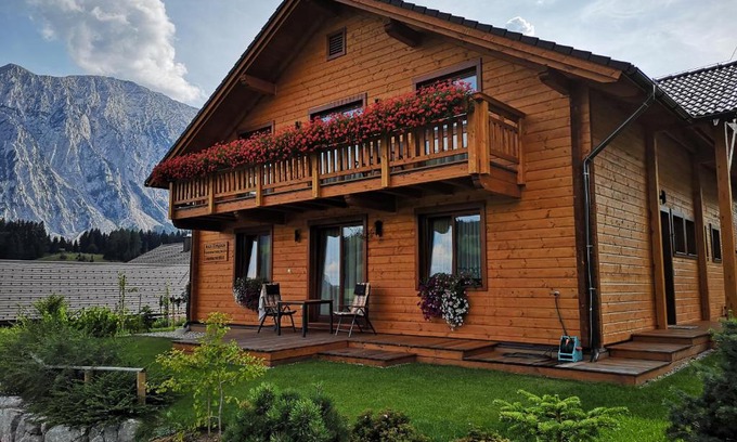 Tauplitz Apartment | Guest Rated 10/10: Haus Edelgrün with Hot Tub & Breakfast