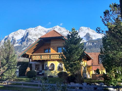 Ramsau am Dachstein Apartment | Discover Haus Eder: Pet-Friendly Retreat with Hot Tub