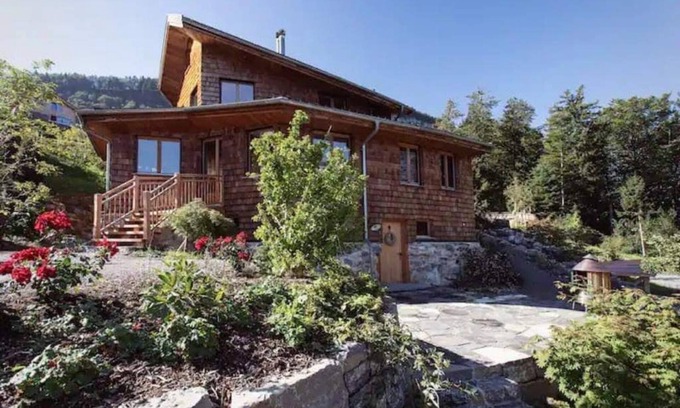 Ruetli House | Discover Haus Eins: Embrace Nature with Pool & Spa