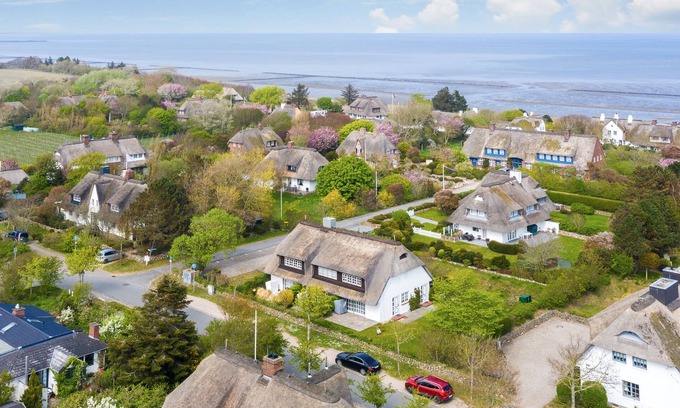 Keitum Apartment | Experience Oceanfront Bliss at Haus Elbe - 10/10 Rated Stay