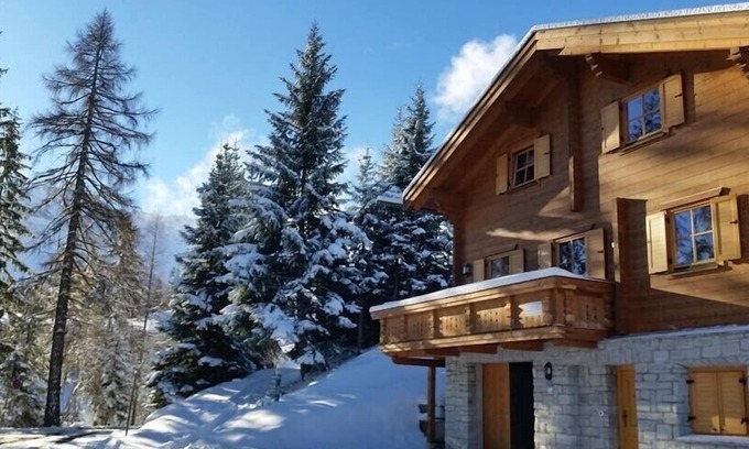 Riom-Parsonz House | Perfect Retreat for 8: Wheelchair Accessible & Kitchen