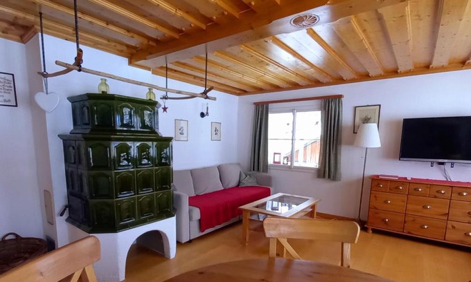 Altaussee Apartment | Family-Friendly Oceanfront Retreat at Haus Familie Säckl