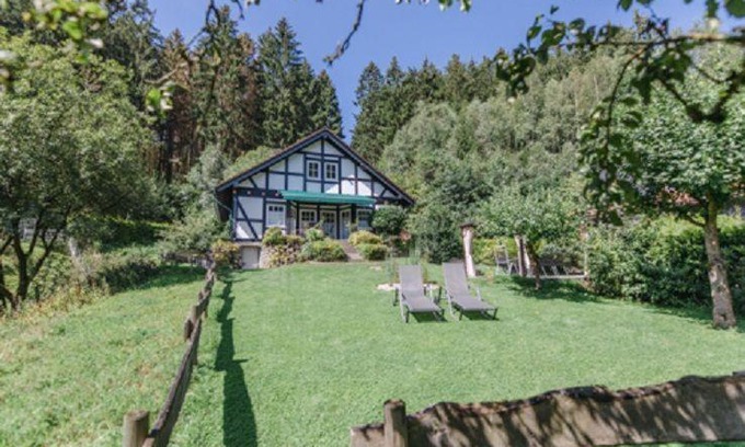 Eslohe House | Relax at Haus Felsberg: 4-Star Oceanfront Escape