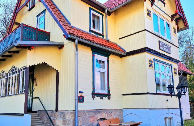 Mandelholz Apartment | Pet & Child Friendly Haven at Haus Fessel - Zeterklippe