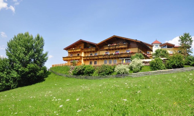 Sankt Johann im Pongau Apartment | Family-Friendly Retreat at Haus Höllwart - Guest Rated 9/10