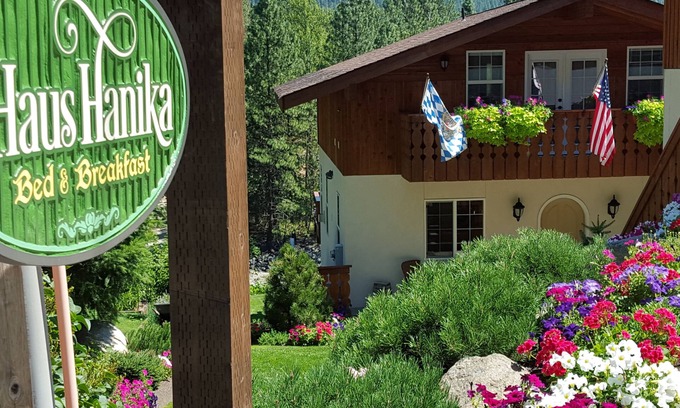 Leavenworth Ski Chalet | Experience Haus Hanika B&B: Alpine Suite & Private Hot Tub