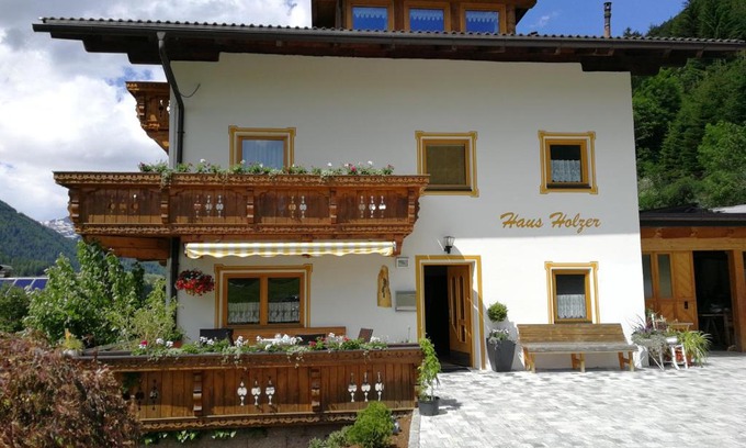 Kals am Grossglockner Apartment | Inviting Haus Holzer - Family-Friendly with 9.3/10 Rating