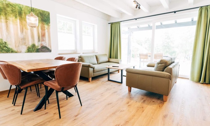 Niederberndorf House | Family-Friendly Retreat at Haus im Glück - Pet Friendly!