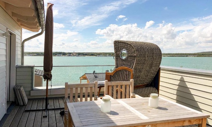 Lobstaedt Apartment | Scenic Retreat at HAUS IM SCHILF 1 by Hainer See