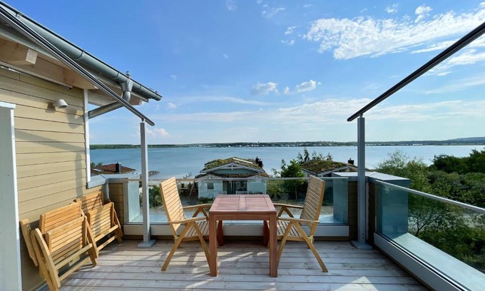 Lobstaedt Apartment | Oceanfront Retreat: HAUS IM SCHILF 2 at Hainer See