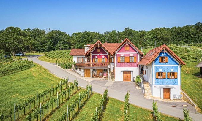 Eberau House | Unique 2 Bedroom Retreat in Gaas with Lake Views & Spa