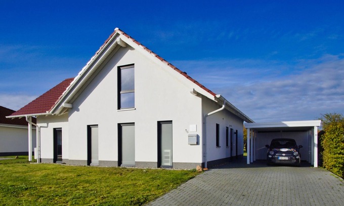 Trent House | Villa Mondlicht: Your Perfect Retreat with Garden & Sauna