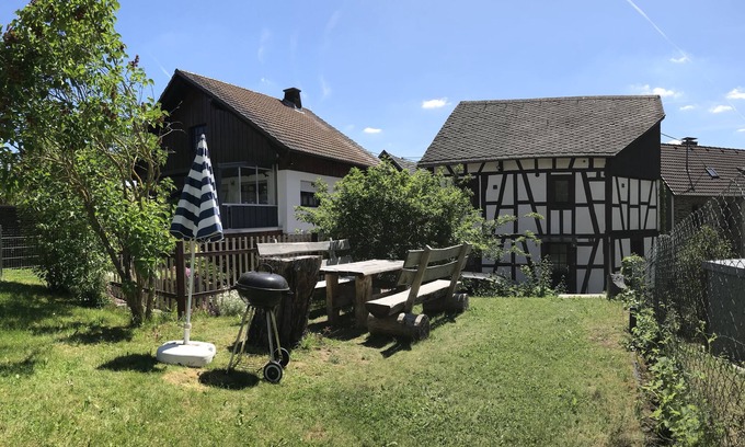 Pohl House | Comfortable Retreat at Haus Innerdorf - Pool & Breakfast