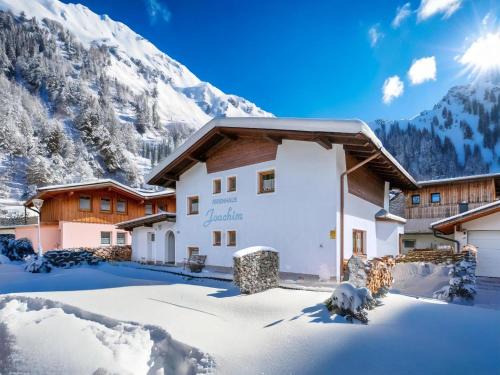 Huben House | Discover Haus Joachim: Family & Pet Friendly Retreat