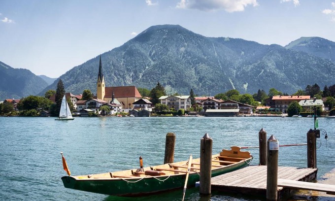 Rottach Bed & Breakfast | Pet-Friendly Haus Kaiser with Oceanfront Views & Breakfast