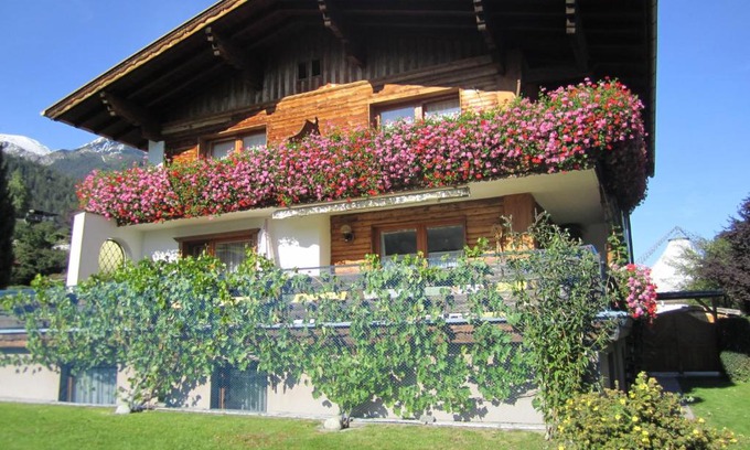 Medraz House | Family-Friendly Stay at Haus Krößbacher with Top Ratings