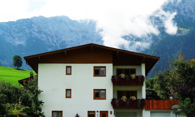 Durchholzen Apartment | Family-Friendly Escape at Haus Kurz Matthäus - 2-Room Retreat